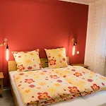 Friends & Family Domizil 아파트 *